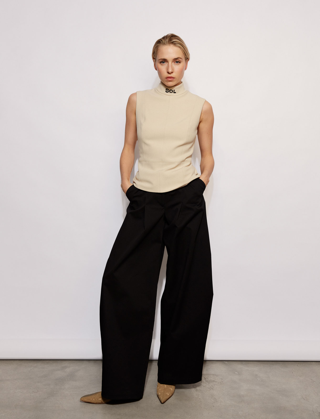 Образ 18: Двойная майка + Брюки