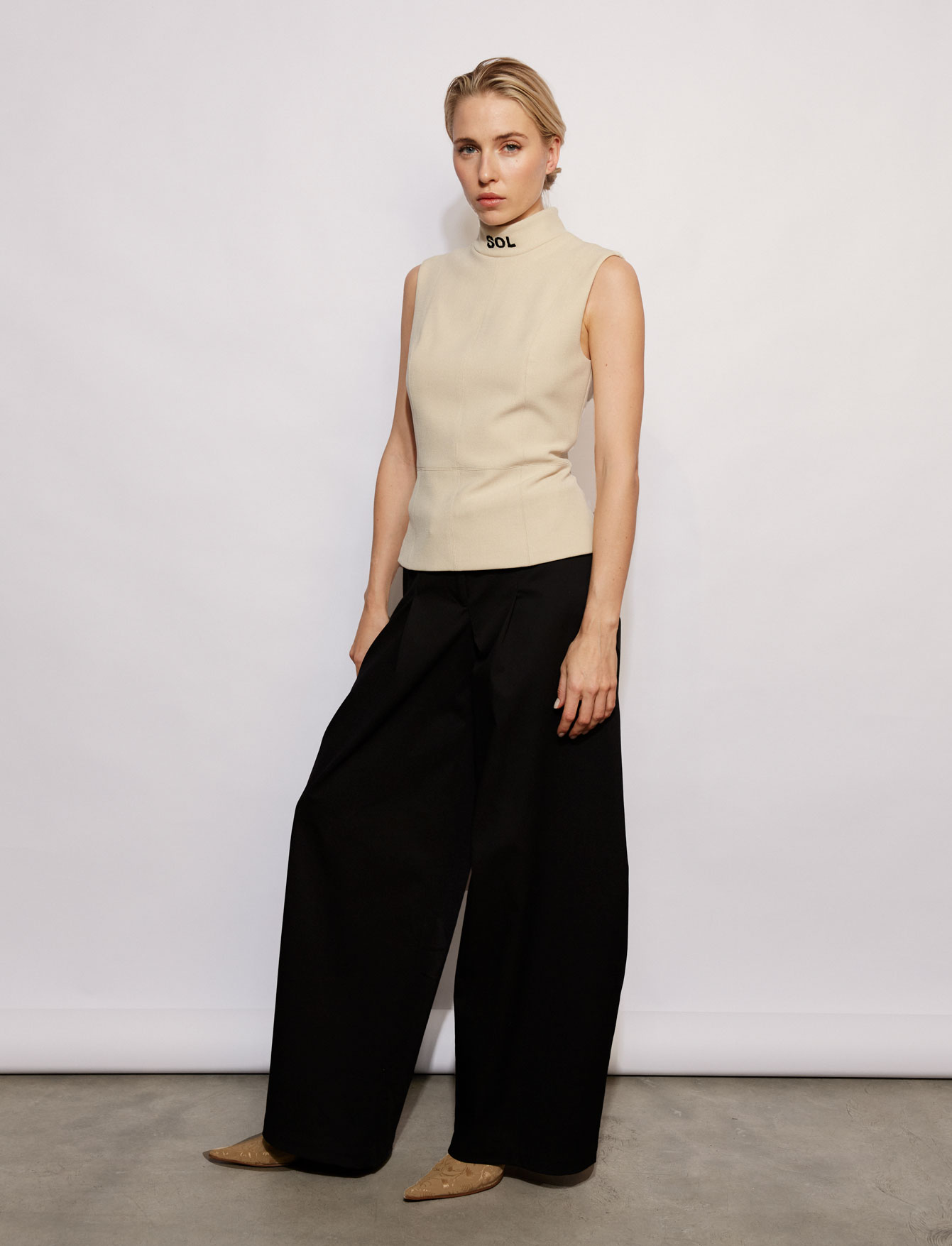 Образ 18: Двойная майка + Брюки