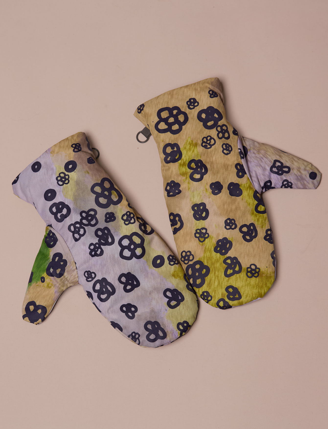 Варежки №32 Flower aura