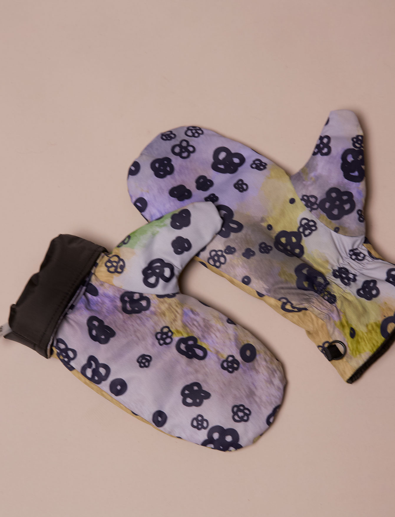 Варежки №32 Flower aura