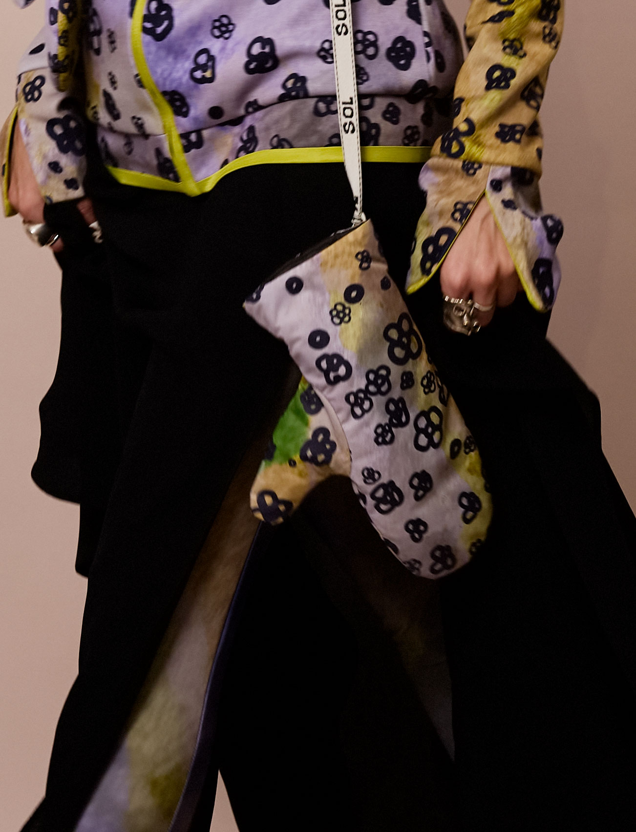 Варежки №32 Flower aura