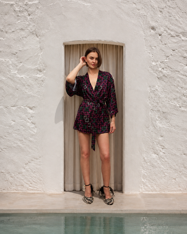 Накидка Black Logo