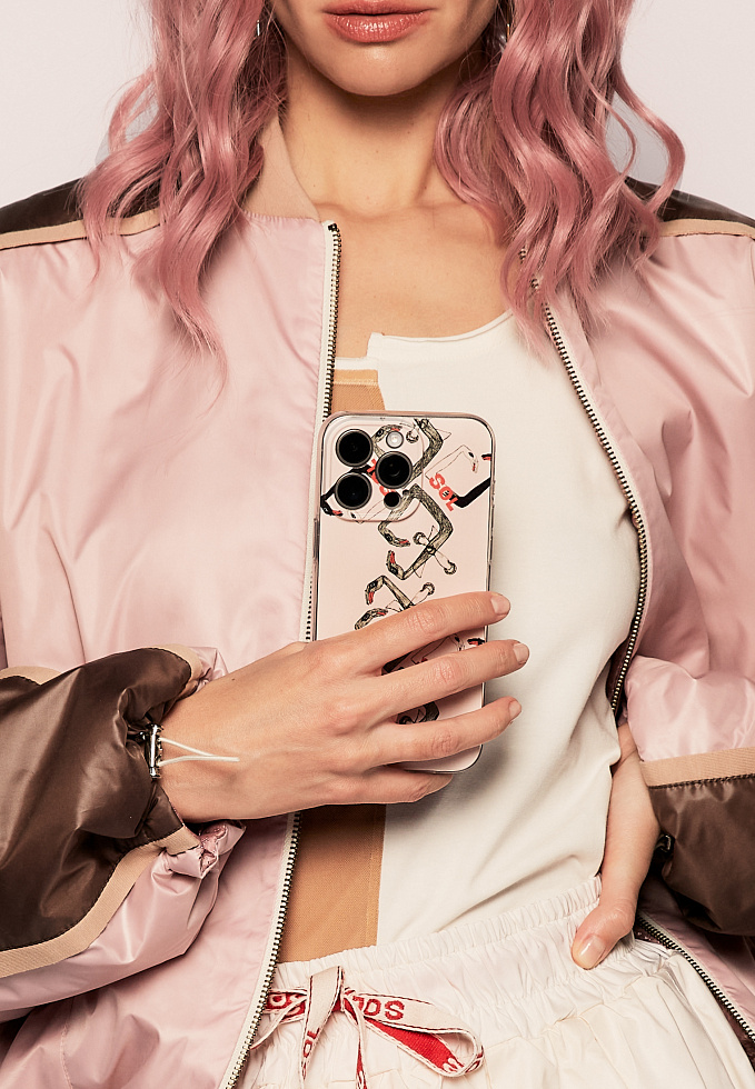 Чехол на телефон iPhone 15 Pro Max "Black Swan"